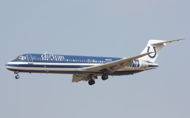 Boeing 717-200 (N936AT) - "Indianapolis Colts" on final for runway 33L as TRS811 from Boston Logan Intl