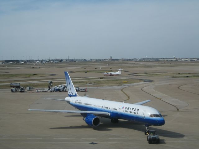 Boeing 757-200 (N509UA)