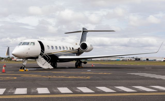 Gulfstream Aerospace Gulfstream G650 (N650FX) - Unloading after arriving from Honolulu.