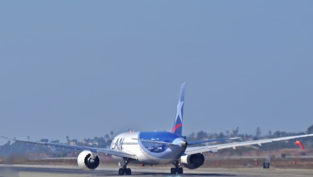 Boeing 787-8 (CC-BBD) - 11/9/14