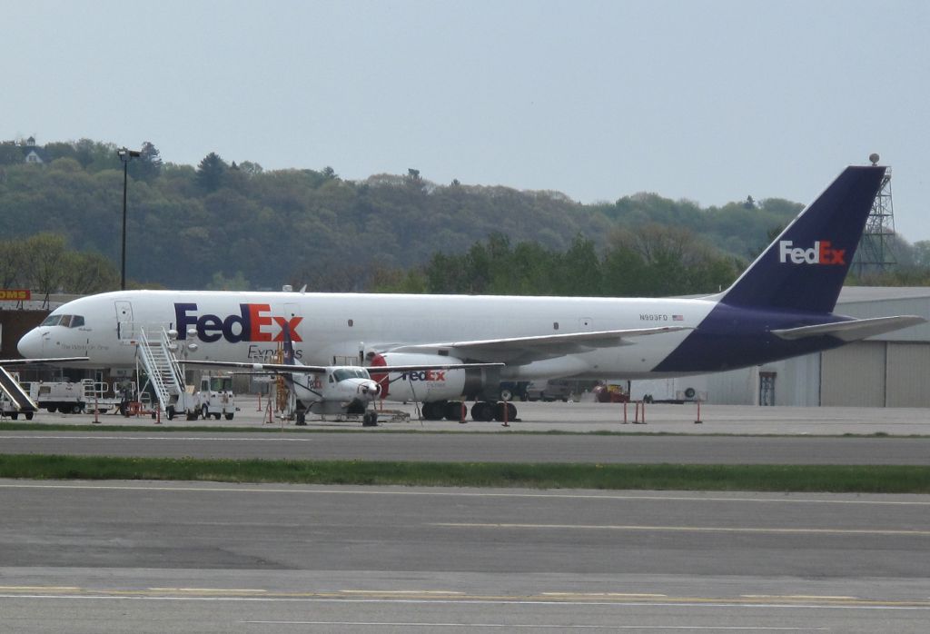 Boeing 757-200 (N903FD) - A FEDEX aircraft.