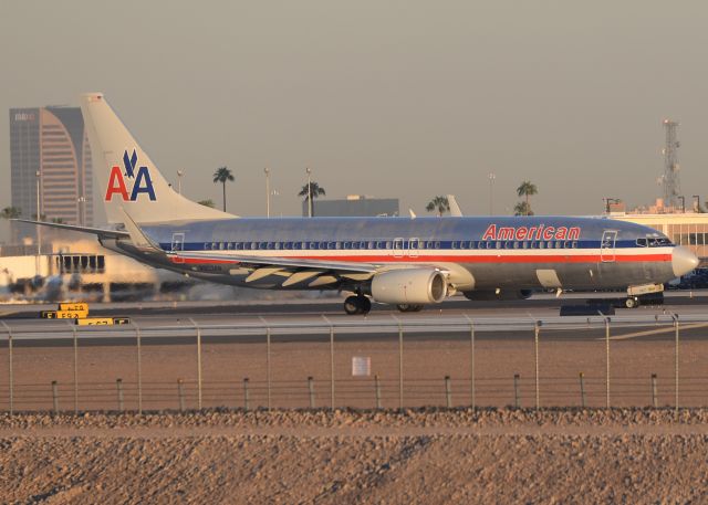 Boeing 737-800 (N903AN)