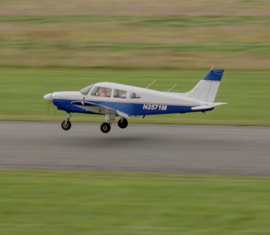 Piper Cherokee (N2571M)