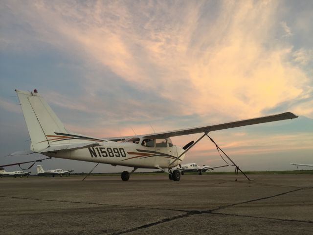 Cessna Skyhawk (N1589D)