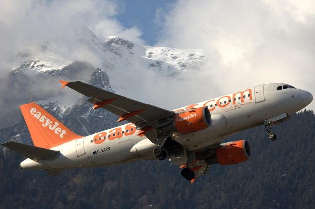 Airbus A319 (G-EZEB) - Beautiful Take-Off from Innsbruck.