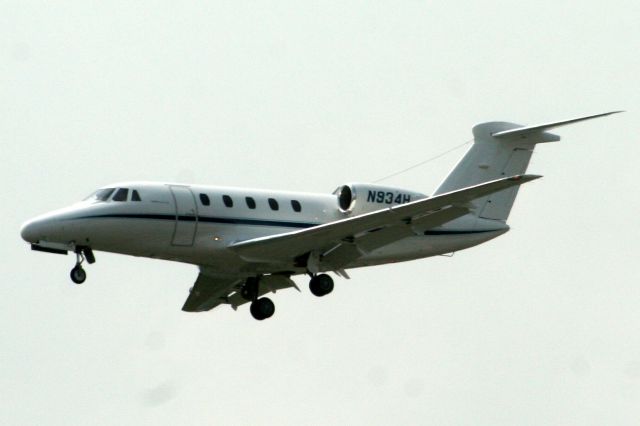 Cessna Citation III (N934H) - Final approach for R19 on 11-Jul-07.