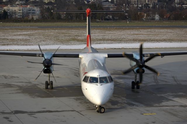 de Havilland Dash 8-400 (OE-LGF)