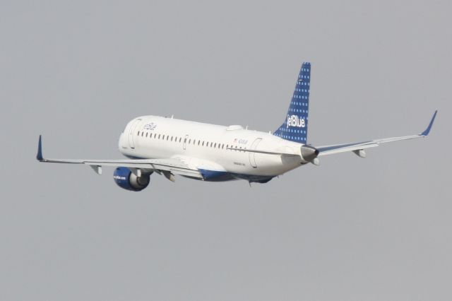 Embraer ERJ-190 (N249JB) - JetBlue Flight 1188 (N249JB) departs Runway 32 at Sarasota-Bradenton International Airport enroute to Boston Logan International Airport