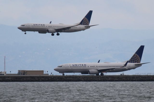 BOEING 737-400 (N76508)