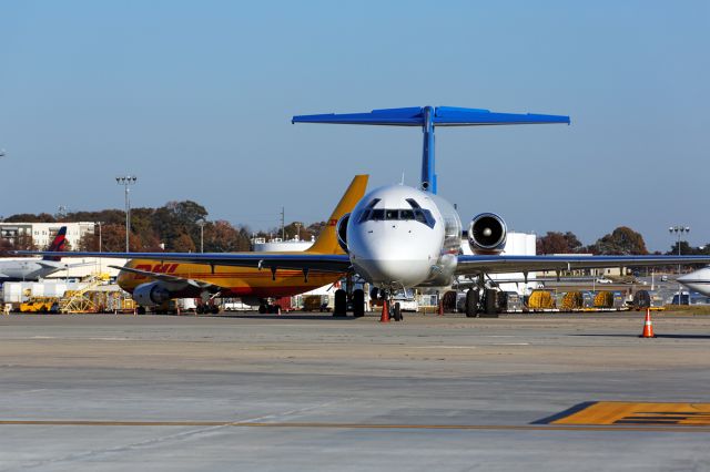 McDonnell Douglas MD-83 (N880DP)