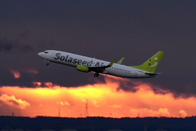 Boeing 737-800 (JA806X)