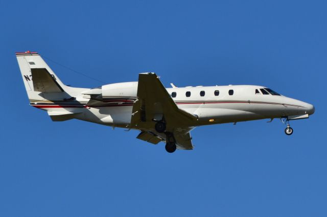 Cessna Citation Excel/XLS (N264VR) - NETJETS SALES INC on final at KCLT - 10/24/18