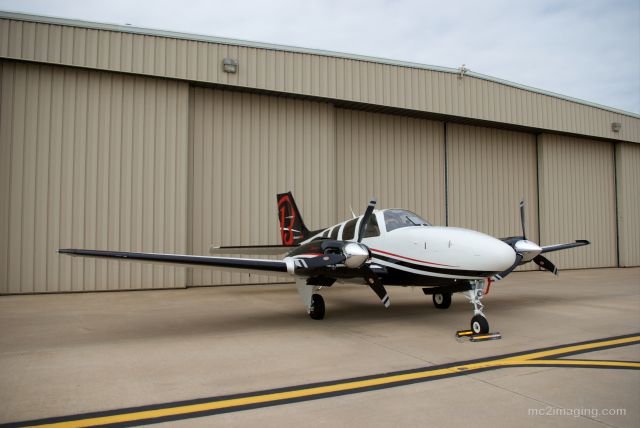 Beechcraft Baron (58) —