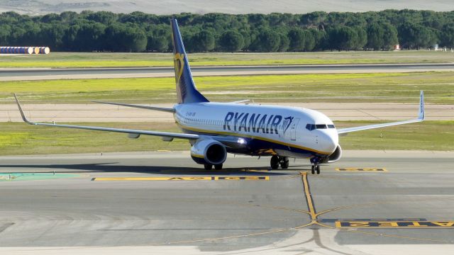 Boeing 737-700 (EI-GXH)