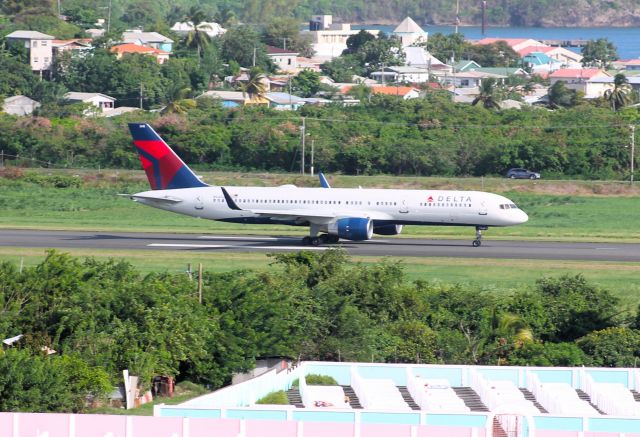Boeing 757-200 (N555NW)