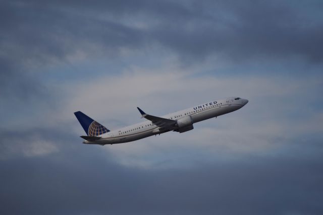 Boeing 737 MAX 9 (N67501) - 12/23/2018: United Boeing 737-9 MAX departing KIAH. 