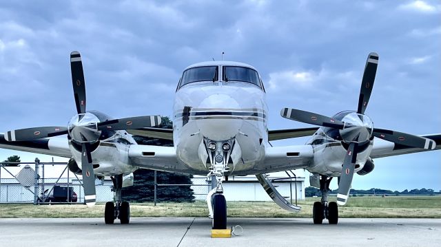 Beechcraft King Air 100 (N87NW) - Head on with N87NW. This aircraft is a 1978 Beech King Air B100 (S/N: BE-42), and it is operated by Albatross Air. 6/25/22. 