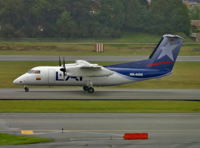 de Havilland Dash 8-100 (HK4495)