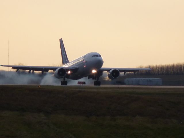 Airbus A310 (C-GTSX) - landing heavy on runway #07