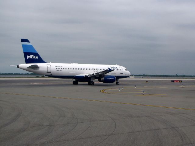 Airbus A320 (N637JB)