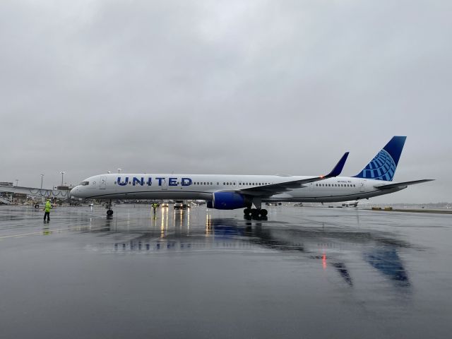 BOEING 757-300 (N57852) - Stretch Service br /03/17/25