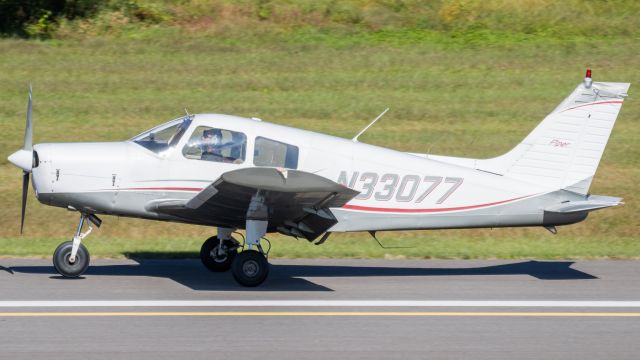 Piper Cherokee (N33077) - N33077 slowing down on College Park Airport's runway 33 after some patterns at Tipton 