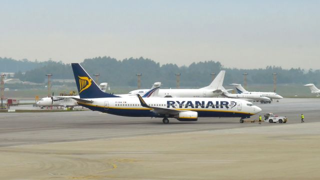 Boeing 737-800 (EI-DHN) - Ryanair Boeing 737-8AS(WL) EI-DHN in Porto 