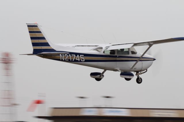 Cessna Skyhawk (N21745)