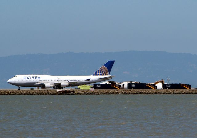 Boeing 777-200 (HL7742) - Asiana Flight 214 July 11, 2013 - NTSB beginning to remove hulk.