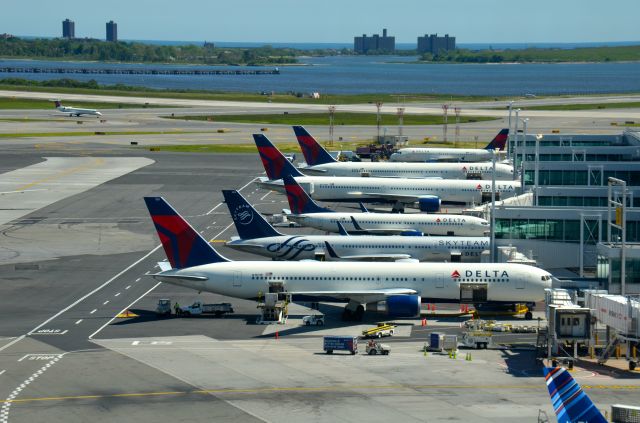 BOEING 767-300 (N1501P) - Some of Deltas fleet at New York.