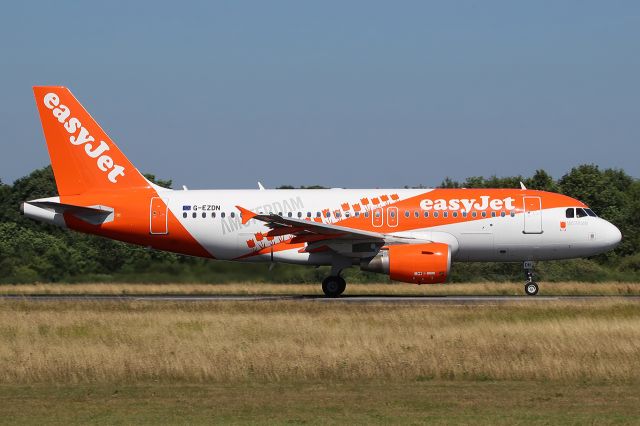 Airbus A319 (G-EZDN)