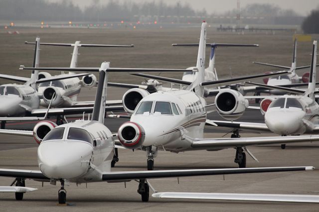 — — - A COUPLE OF TEFAF VISITORS AT THE 11TH OF MARCH 2010. LOOK AT THIS SITE FOR MUCH MORE PICTURES http://www.mst-aviation.nl/portal/modules.php?name=Forums&file=viewtopic&t=16815