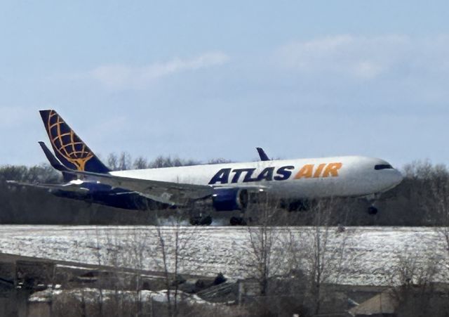 BOEING 767-300 (N663GT) - Runway 7 arrival! 3/23/24.