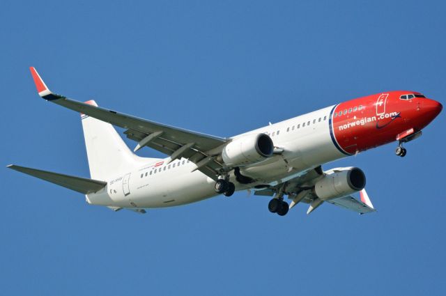 Boeing 737-800 (SE-RRS) - Kongelundsfortet RWY04L