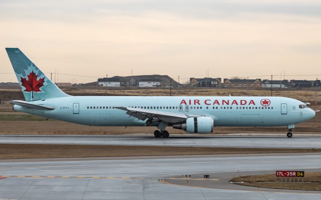 BOEING 767-300 (C-FPCA)