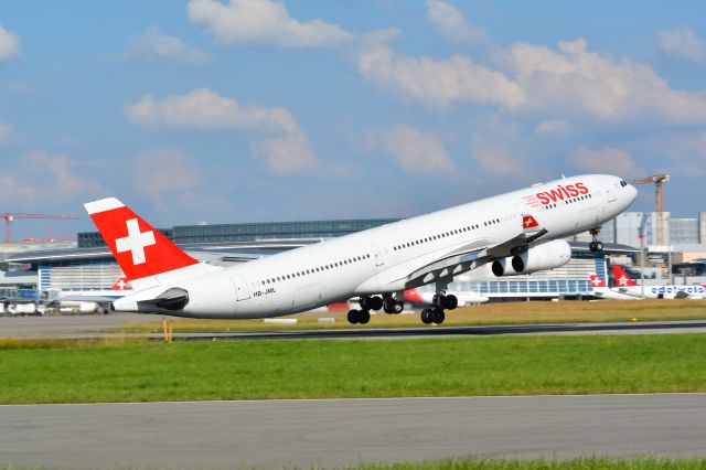 Airbus A340-300 (HB-JML)