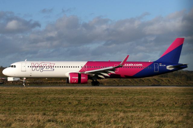 Airbus A321neo (HA-LVA) - Landing on rwy 26 on 15-Jan-20 operating flight WZZ2205 from LHBP.