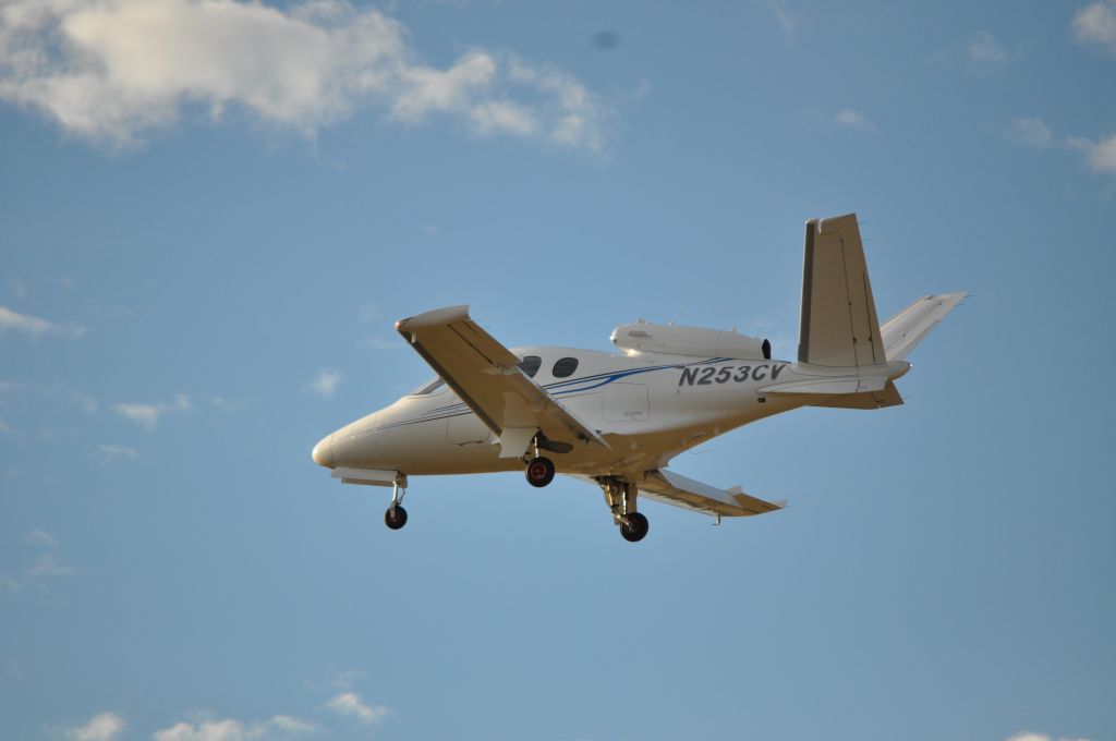 Cirrus Vision SF50 (N253CV)