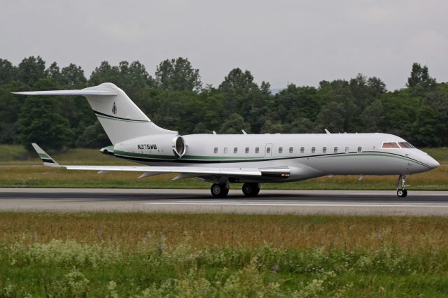 Bombardier Global 5000 (N375WB)