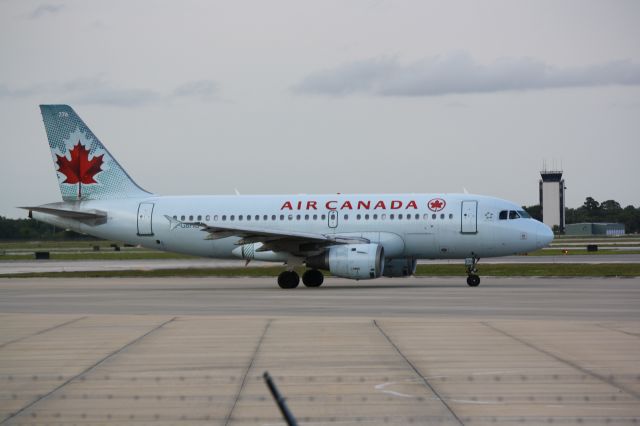 Airbus A319 (C-GBHO) - Air Canada Flight 1229 (CGBHO) prepares for flight at Sarasota-Bradenton International Airport