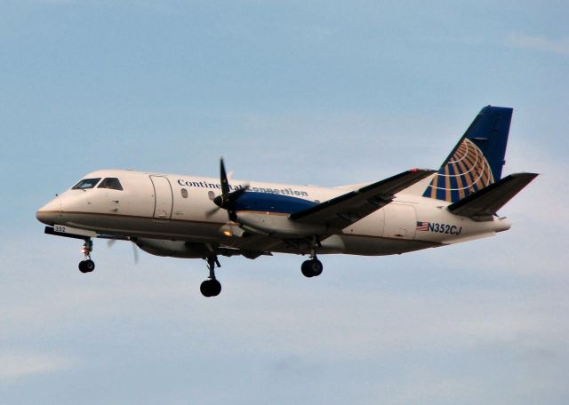 Saab 340 (N352CJ) - Landing at Shreveport Regional.