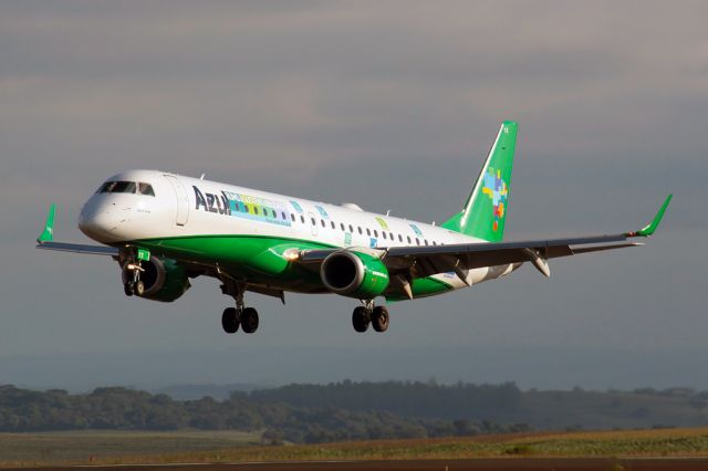 Embraer ERJ-190 (PR-AYX)