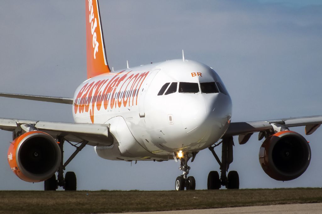 Airbus A319 (G-EZBR)