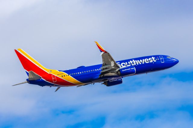 Boeing 737-800 (N8325D) - A Southwest Airlines 737-800 taking off from PHX on 3/1/23. Taken with a Canon R7 and Canon EF 100-400 L ii lens.