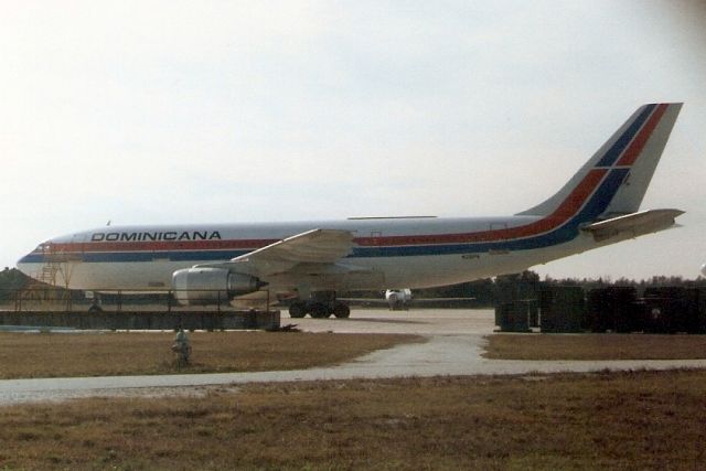 Airbus A300F4-200 (N216PA) - Seen here in Jan-92 this aircraft was exported to Antigua 19-May-92 where it became V2-LDX. 