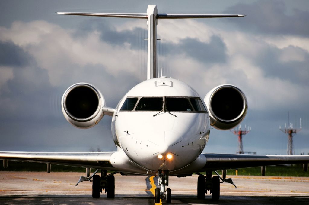 Canadair Regional Jet CRJ-200 (N924CN) - Year: 2000br /Make: Bombardierbr /Model: CRJ-200 (VIP)br /Opby: Contour Aviationbr /br /** First Photos of N924CN on FlightAware **