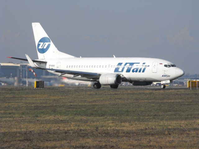 Boeing 737-500 (VP-BXR)