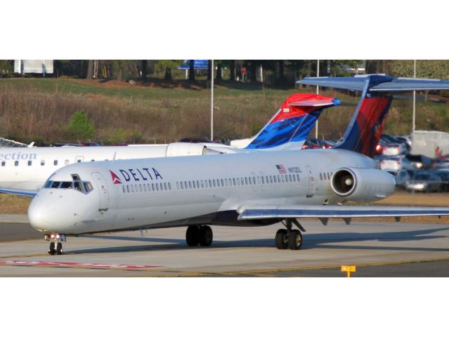 McDonnell Douglas MD-82 (N912DL) - Delta Airlines.