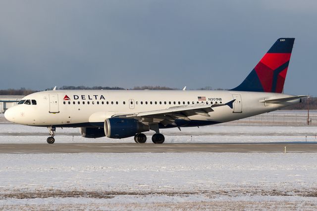 Airbus A319 (N301NB)