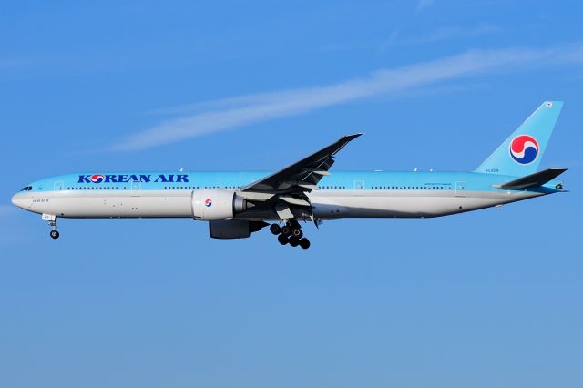 BOEING 777-300 (HL8218)